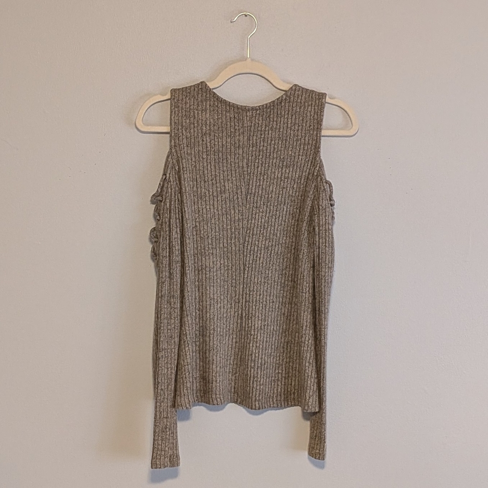 DAYTRIP Cold Shoulder Top. Women's Size Medium - Picture 4 of 8